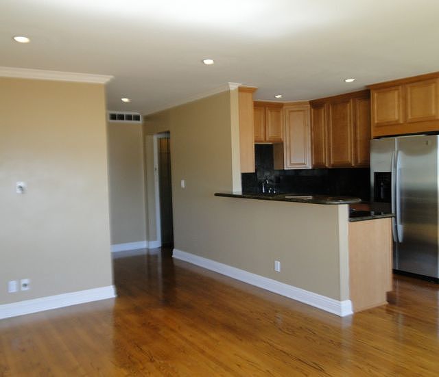 Open living / dining kitchen
