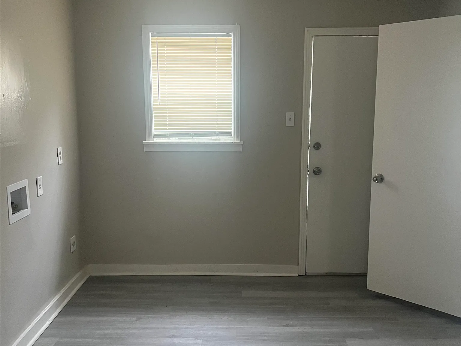 3 bed, 2.0 bath, 1074 sqft, $1,100 — Photo 3