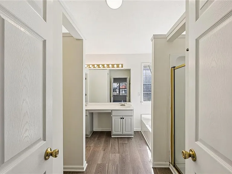 390 Manor Glen Dr — Photo 16