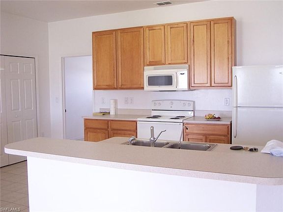 3rd image of 2316 NW 11th Pl