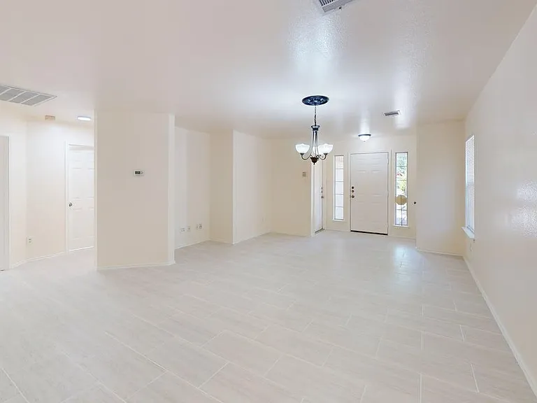 1325 Darjeeling Dr — Photo 3