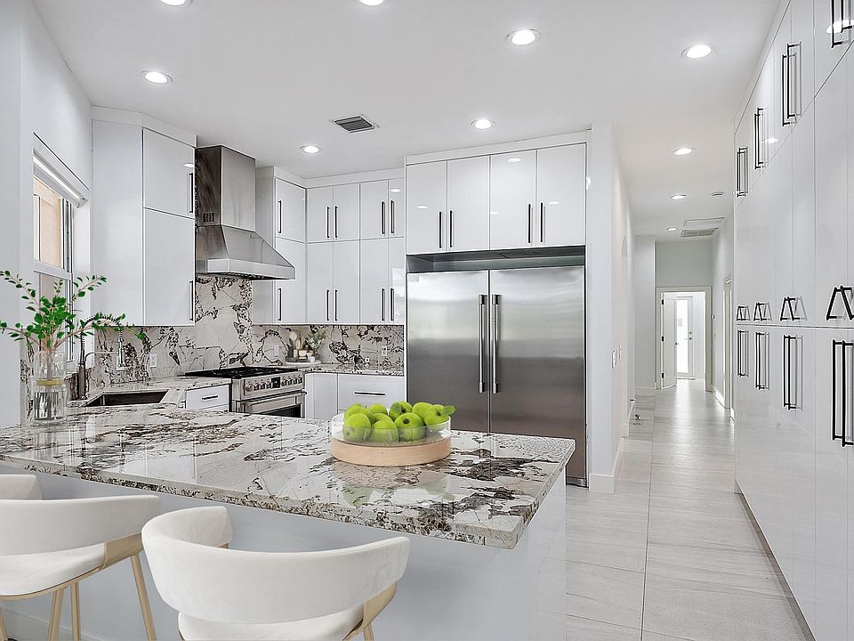1st image of 8734 Lakes Boulevard