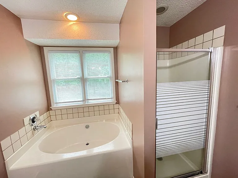 300 Pebble Creek Dr — Photo 16