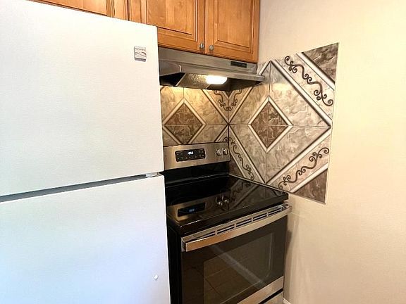 4th image of 238 Erie Way APT 1