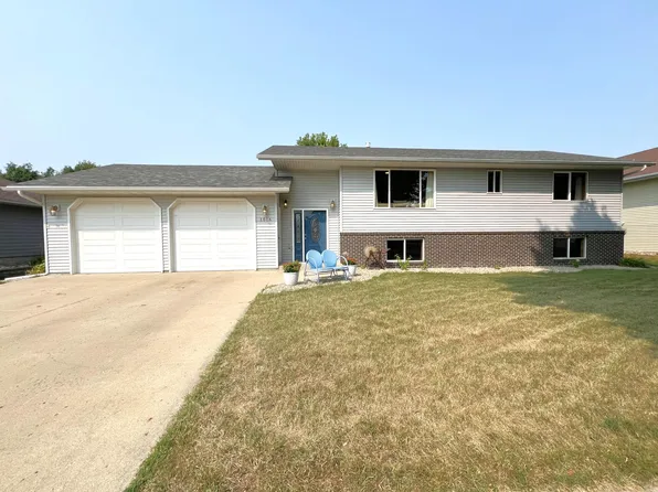 1516 17th Ave S, Brookings, SD 57006