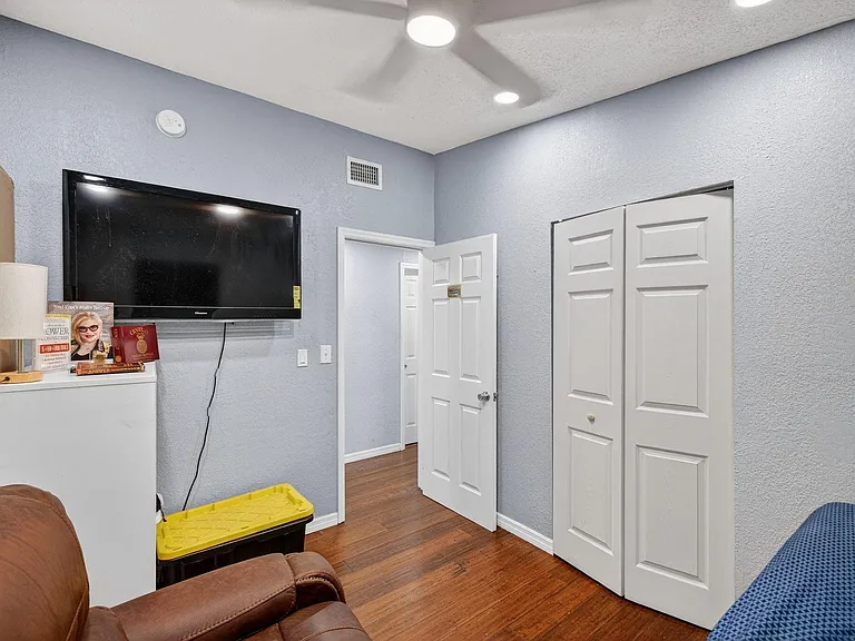 300 SW 25th Ave — Photo 29