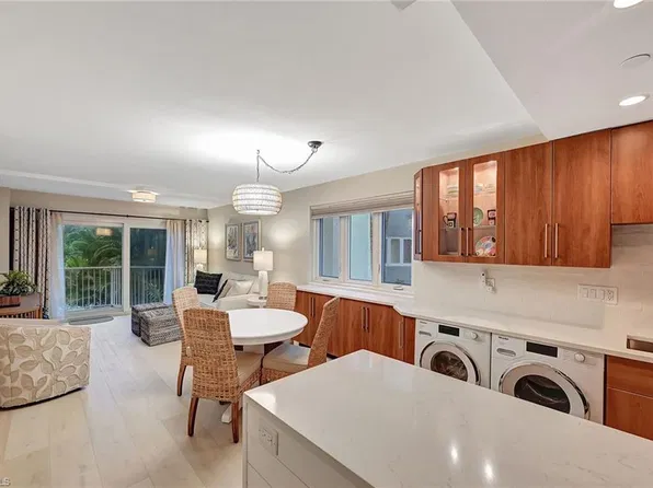 1300 Gulf Shore Blvd N APT 210, Naples, FL 34102