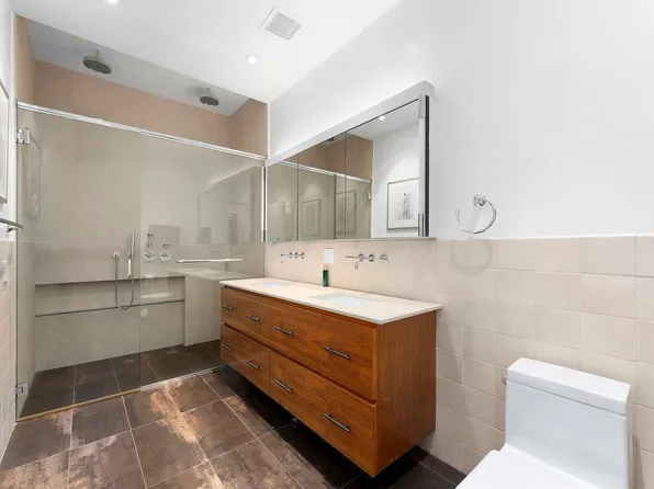 175 East Broadway 8A image 5 of 6
