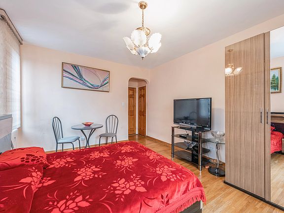 4th image of 2195 E 22nd St APT 4F
