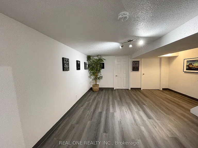 290 Westcourt Pl — Photo 27