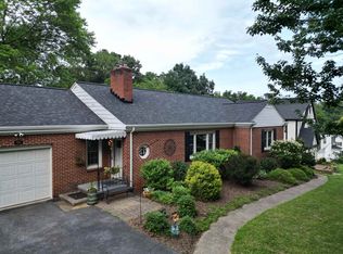 406 College Cir, Staunton, VA 24401