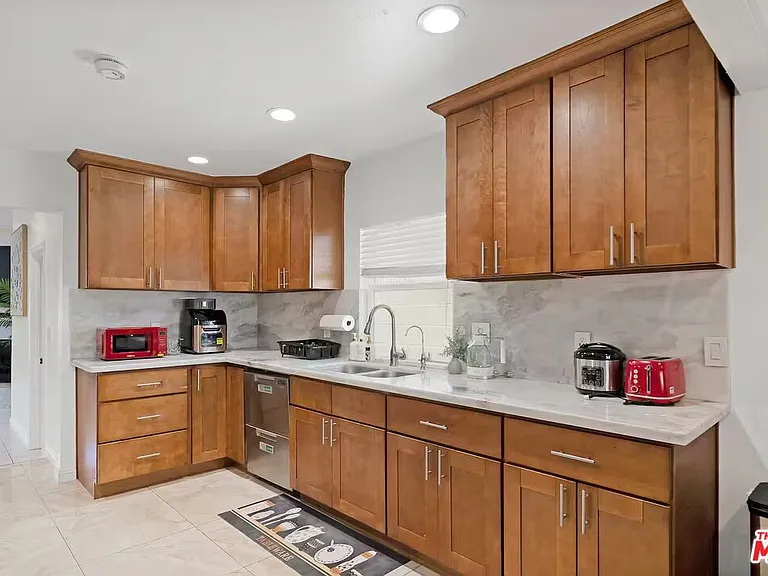 15213 Daphne Ave — Photo 6
