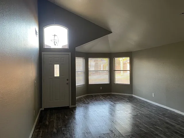 6421 W Wahalla Ln — Photo 8