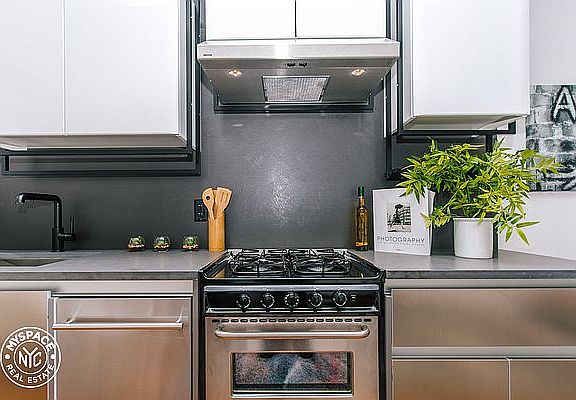 2nd image of 123 Melrose St APT 530