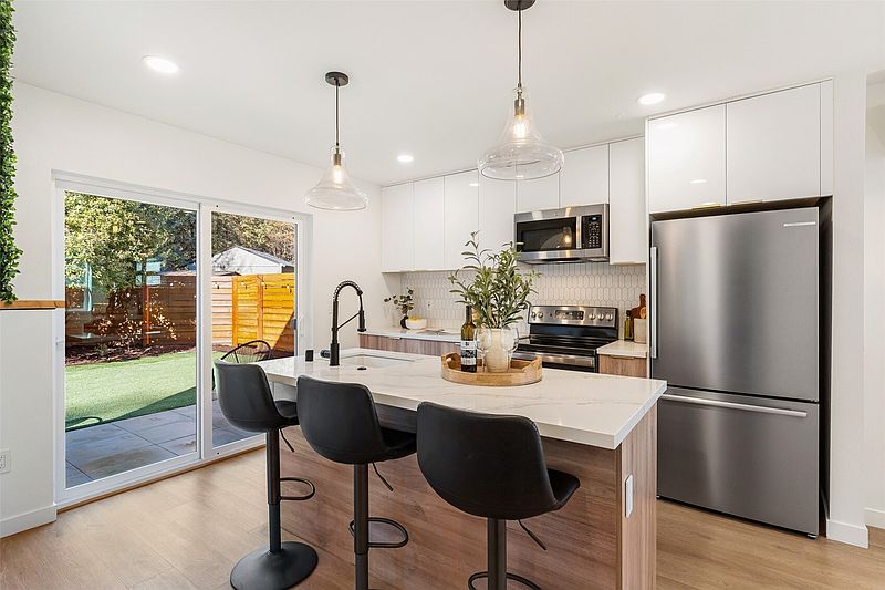 5th image of 11020 17th Avenue NE