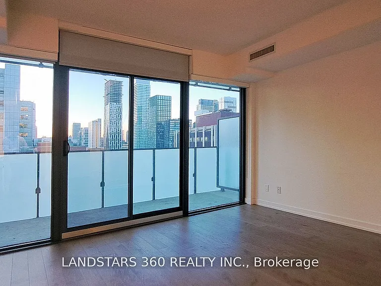 25 Richmond St E #1514 — Photo 3