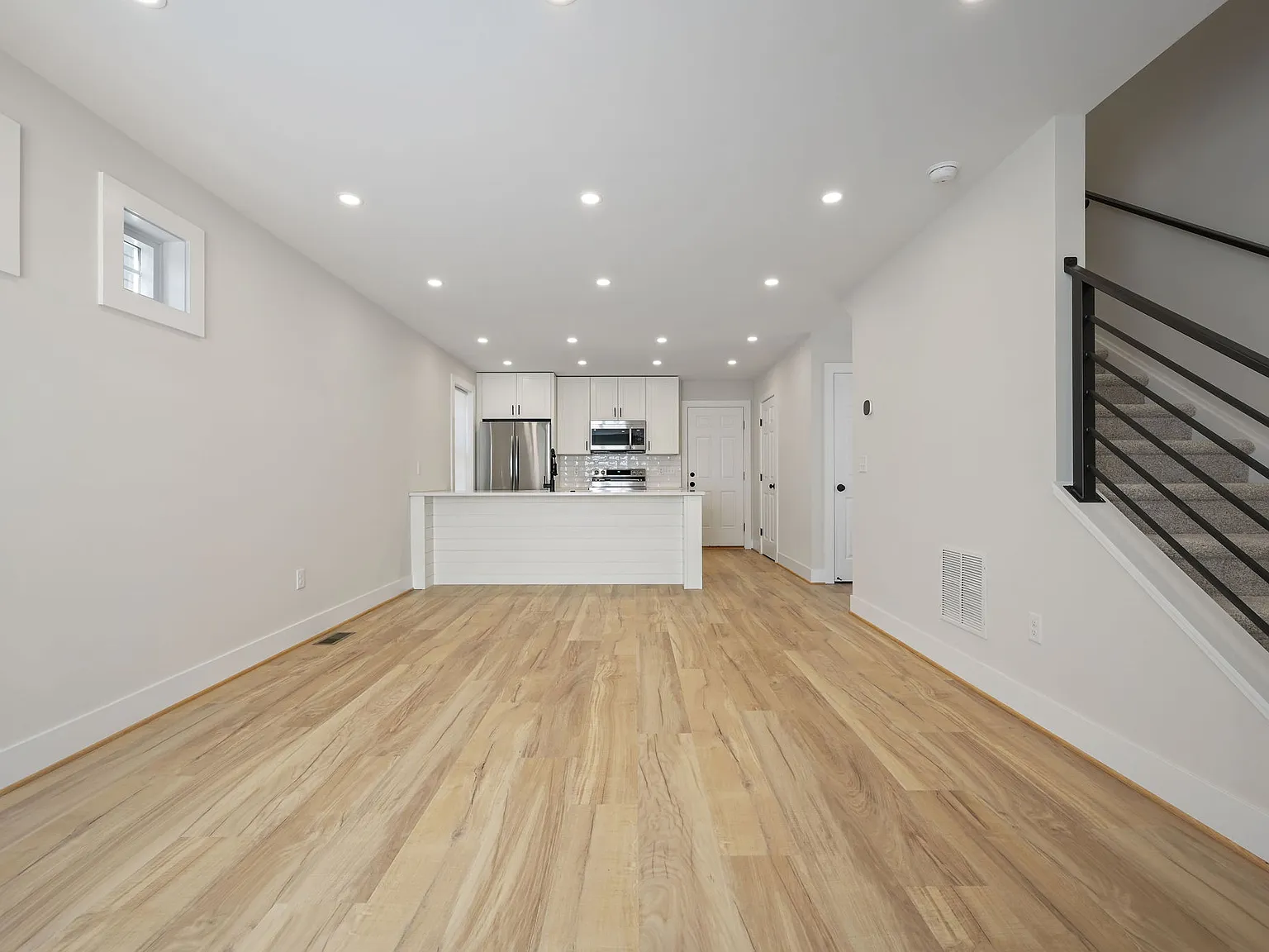 Johnson- 120B N Lincoln St - 1 — Photo 3