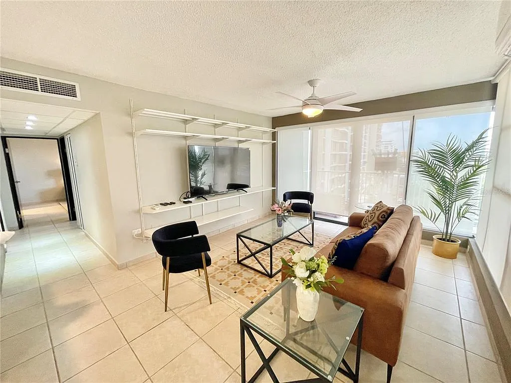 2 bed, 2.0 bath, 1200 sqft, $3,000 — Photo 3