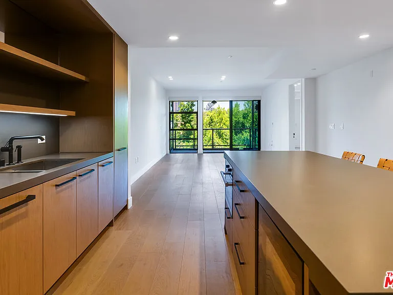 10777 Wilshire Blvd #405 — Photo 18