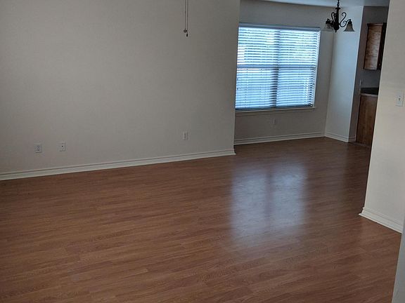 3rd image of 128 Yegua Cir