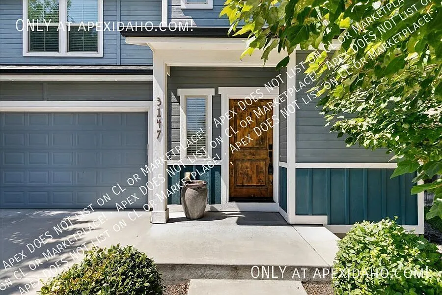 Spacious Southeast Boise Home with Granite Kitchen, Gas Fireplace & Fenced Yard — Photo 4