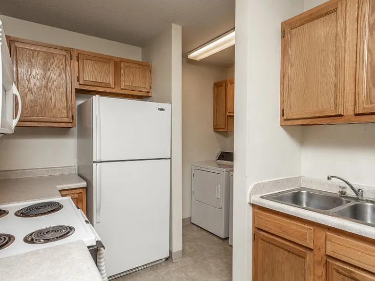 Oakwood Apartments — Photo 74