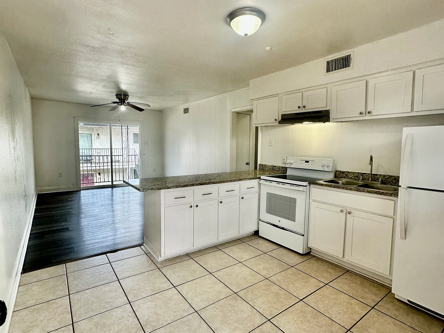 2 bed, 850 sqft, $850 — Photo 2
