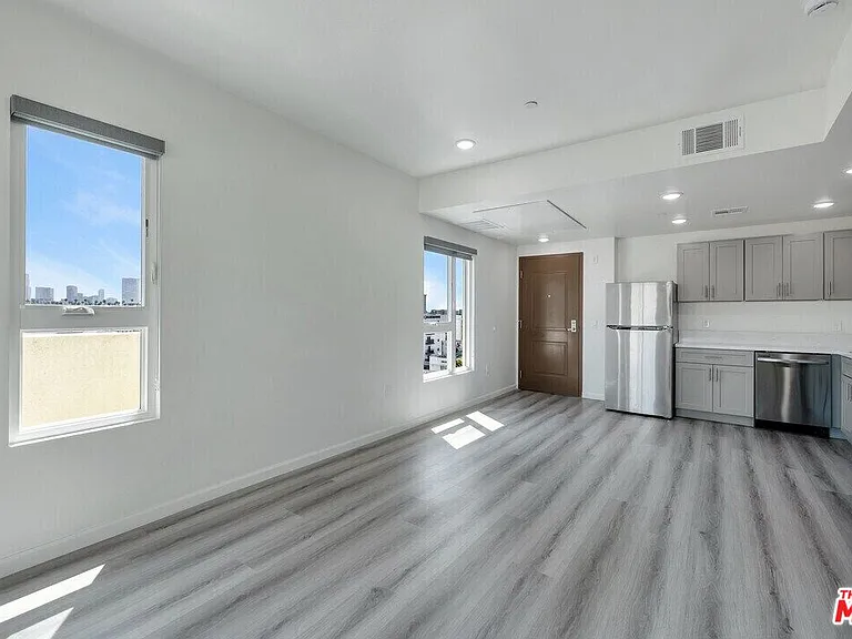 983 Dewey Ave #204 — Photo 8