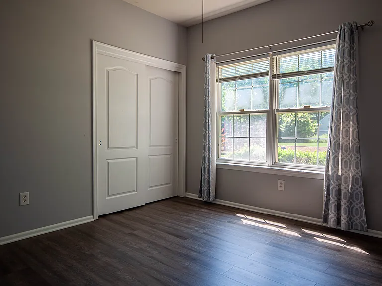 716 Lucy Ct — Photo 3