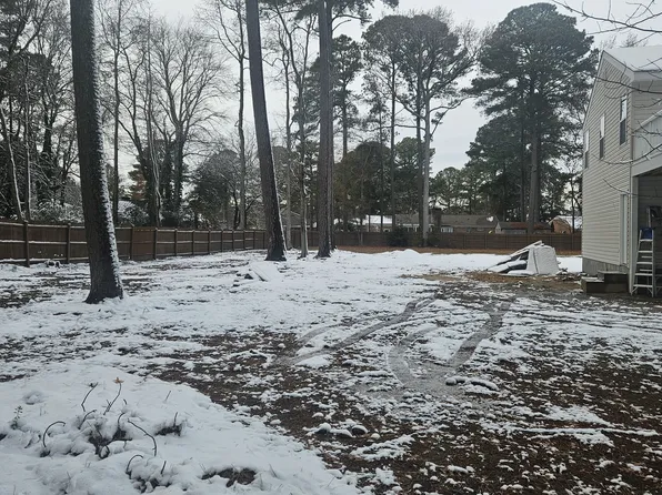 1742 Azalea Point Rd, Gloucester Point, VA 23062