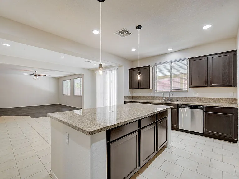 6637 Cliff Shore Ct — Photo 13
