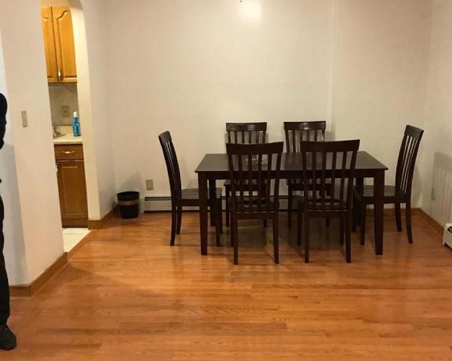 1st image of 15512 Sanford Ave Floor 1
