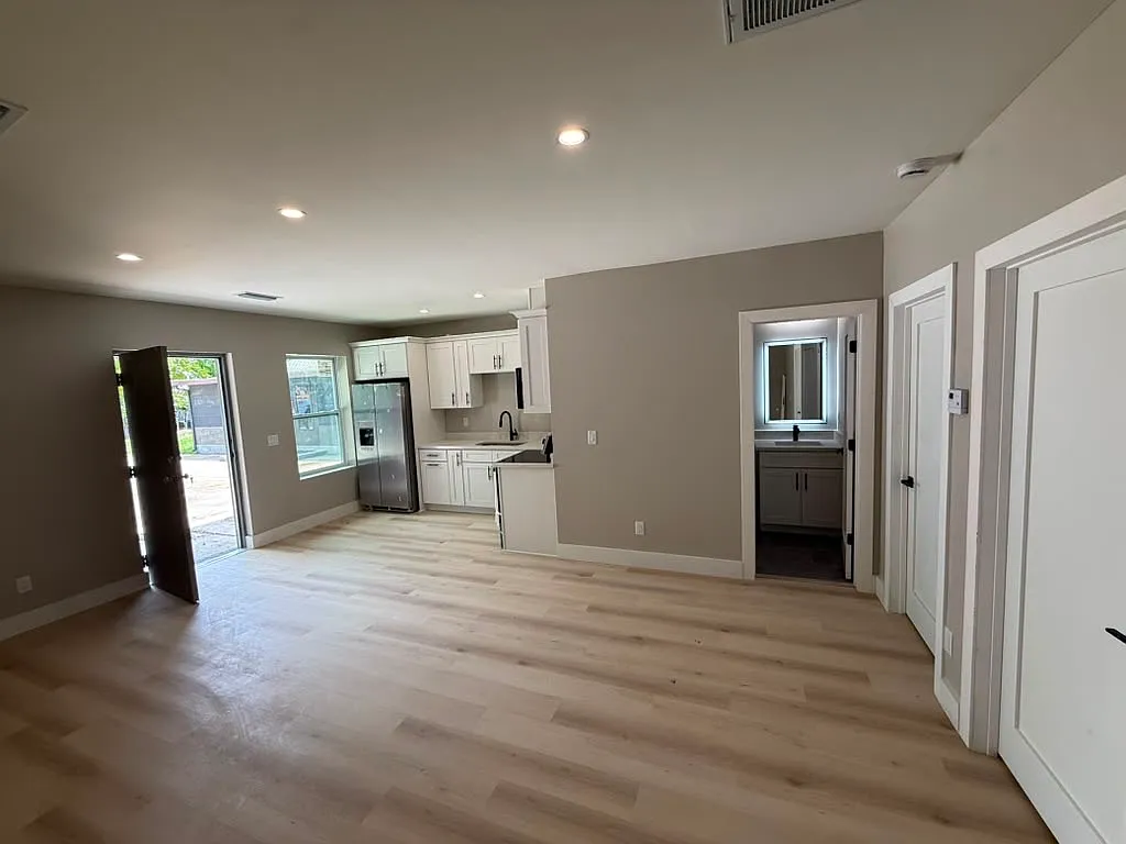 2 bed, 750 sqft, $1,750 — Photo 3
