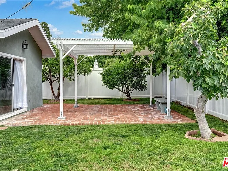 6200 Jamieson Ave — Photo 34