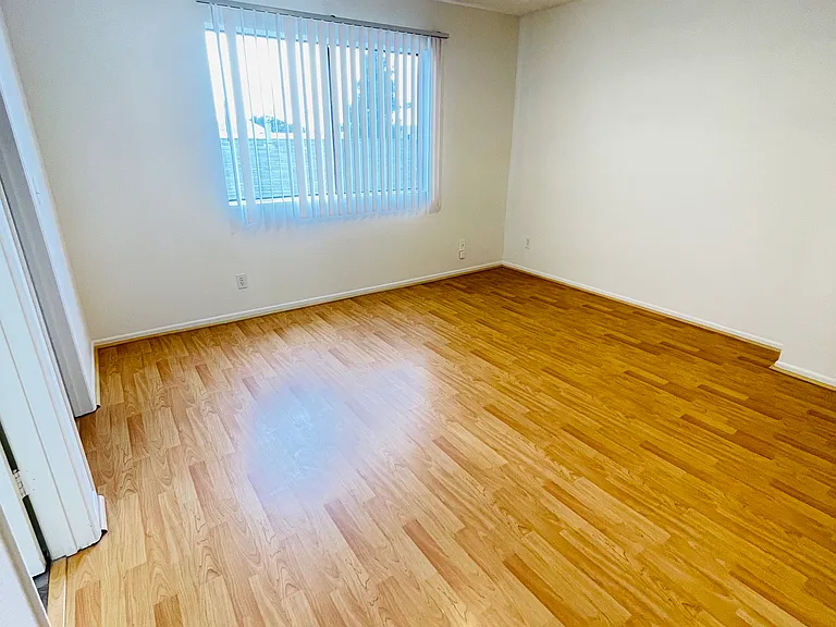 814 E Windsor Rd #208 — Photo 16