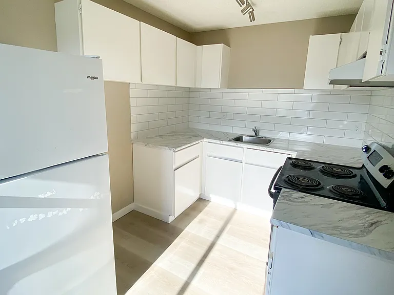 4501 Azure Ave — Photo 4