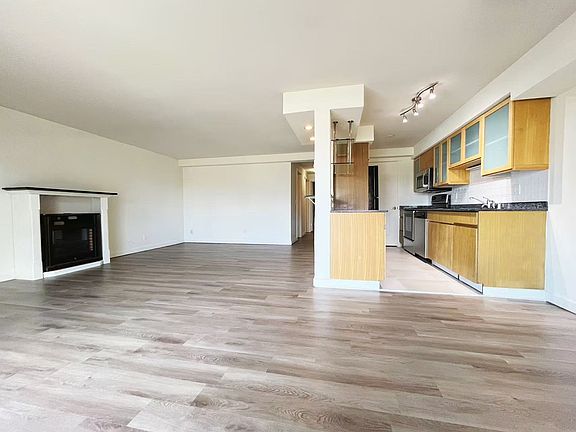 3rd image of 701 122nd Ave NE APT 104