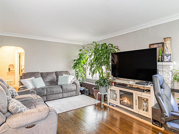 4th image of 1725 Caroline Ave