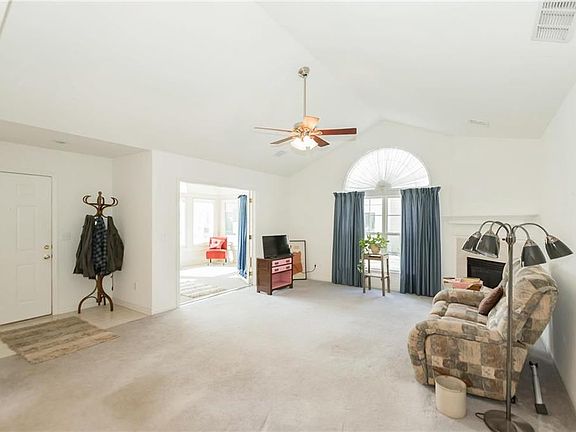 4th image of 6126 NE Kensington Dr