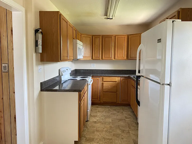 908 E Mountainview Rd — Photo 6