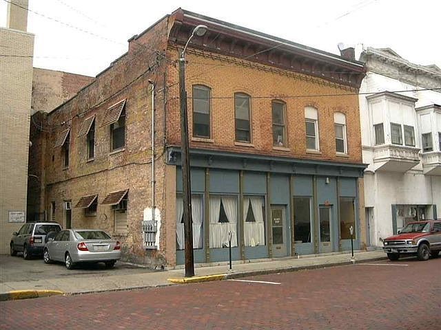 1st image of 10 Chestnut St