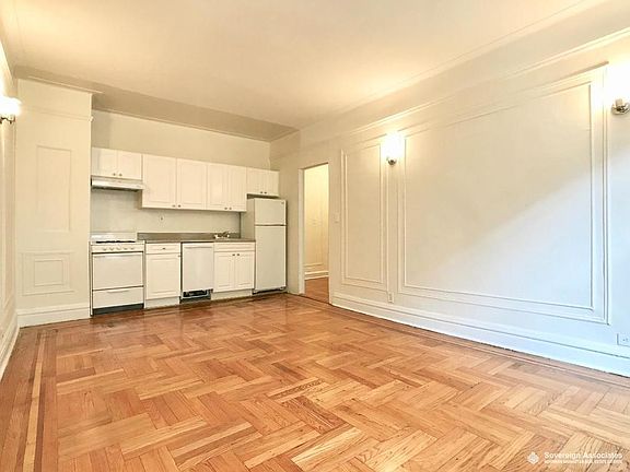 3rd image of 106 Pinehurst Ave APT 51C