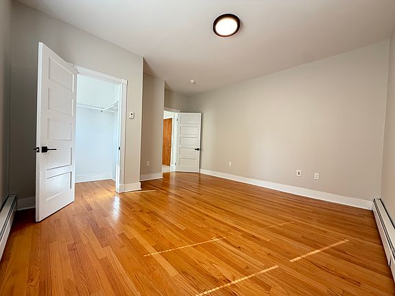 2nd image of 527 Chapel St APT C4
