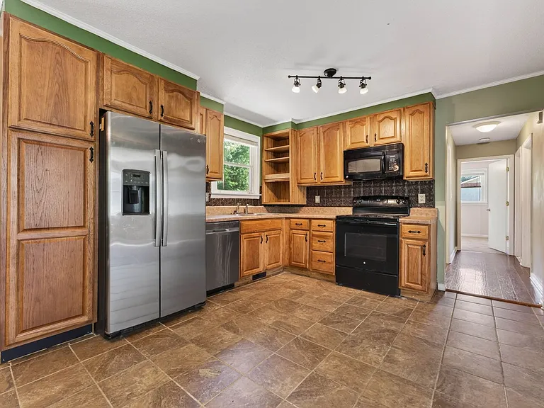 807 Pollard Rd — Photo 12
