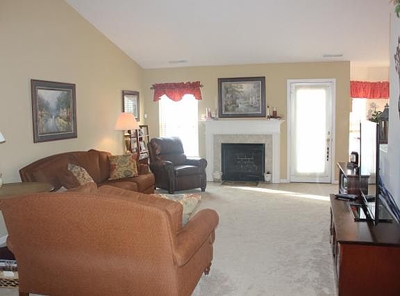 4th image of 939 Nature Lake Cir
