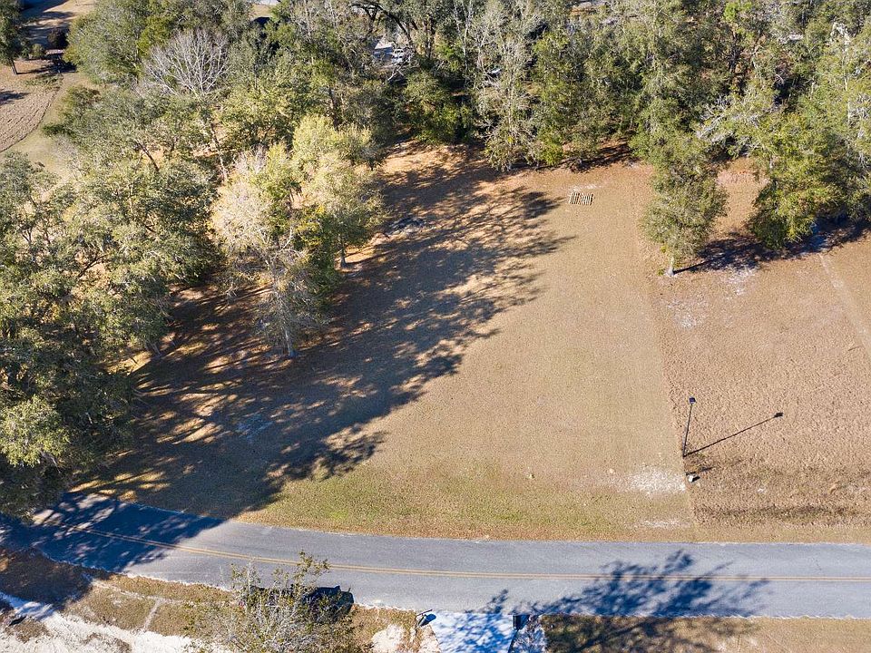 1st image of 401 SW Pinehurst Dr