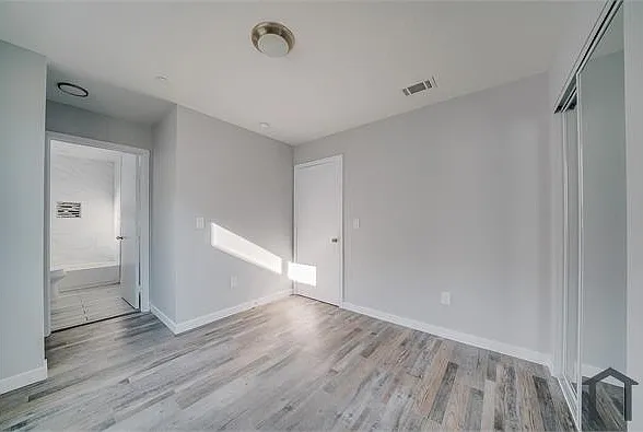 1348 W 41st Pl — Photo 4