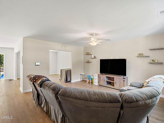 3rd image of 106 Teal Bluff Boulevard