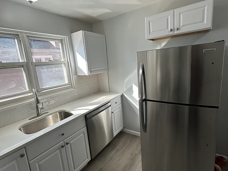 877 Farmington Ave #879-204 — Photo 4
