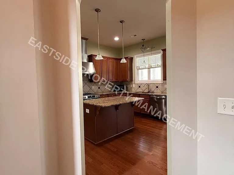 2373 Rainy Lake St — Photo 4